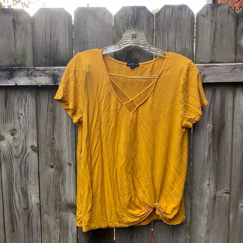 Mustard coloredâTye top sz. M